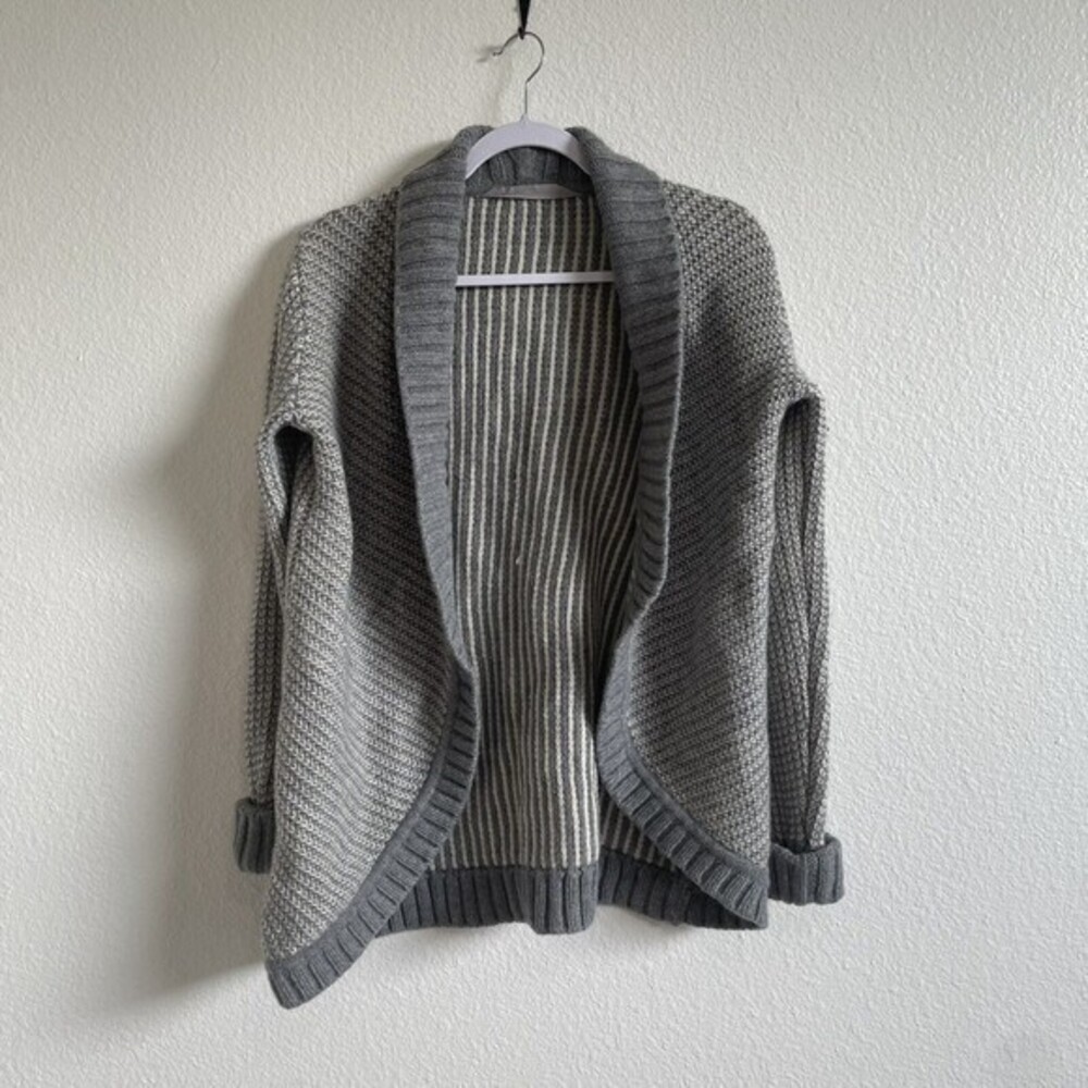 Athleta Shawl Collar Cardigan Sweater Women’s Medium Gray Cream Wool/Cashmere